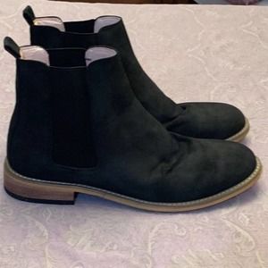 J75 Jump black leather round toe pull on mens’ boots